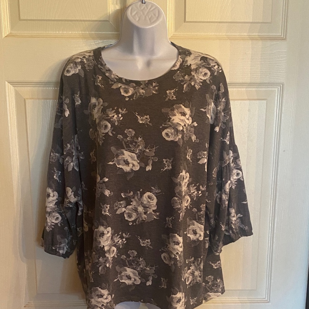 Tres Bien Floral Print Blouse - Black and Cream